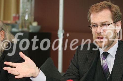 Raiffeisen: Anlage- und Risikotypologie der österreichischen Bevölkerung und Entscheidungsfaktoren für Anleger. Bild: Mag. Andreas Zakostelsky (Geschäftsführer Raiffeisen Capital Management). Foto: Anna Rauchenberger