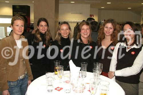 Bernadette Pulm (Product Manager L'Oreal), Marion Raming (Product Manager L'Oreal), Vivien Fuchs-Doering (Account Director McCann Erickson), Mag. Birgit Limmert (Account Director McCann Erickson),  Alexandra Kunz (Optimedia),  Martina Eder ( Chef de Groupe L'Oreal)