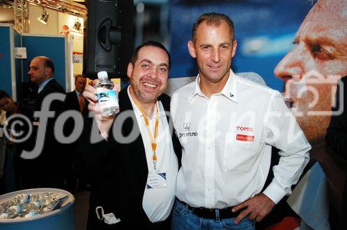 Alles FÜR DEN GAST - Herbst 2005
Thomas Muster präsentiert TOMS WATER
Foto: www.siebinger.com