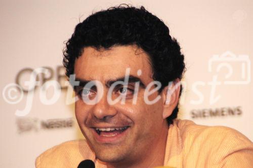 Festspiele 2005 - Pressekonferenz 

Anna Netrebko + Rolando Villazon

Foto: Manfred Siebinger