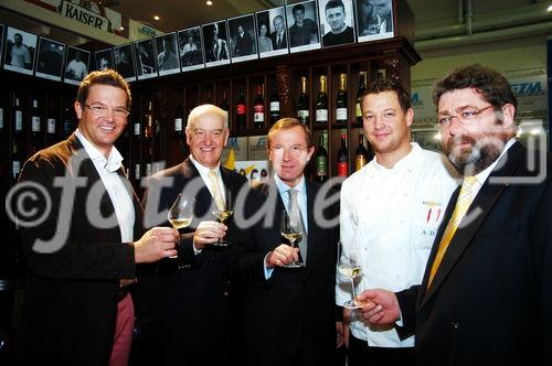 Reed Messe: ALLES FÜR DEN GAST
Raimund und Patrone Hermann Döllerer, LHStv. Wilfried Haslauer, Andreas Döllerer - Haubenkoch, Dir. Johann Jungreithmeier
Foto: www.siebinger.com