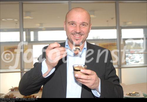 Gault Millau + Nespresso: Buchpräsentation 'Grand Cru - Dessertkreationen von Österreichs Spitzengastronomen'
Thomas Walkensteiner, Schloß Fuschl
www.siebinger.com
                            