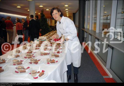 Gault Millau + Nespresso: Buchpräsentation 'Grand Cru - Dessertkreationen von Österreichs Spitzengastronomen'
Konditorin Silke Sztatecsny
www.siebinger.com
                            