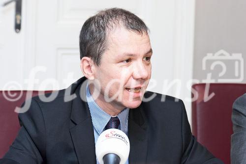 (C) fotodienst/Gudrun Krieger - Wien 03.11.2010 - Dauerthema Ladendiebstahl - Foto: Dr. Roman Seeliger (stellv. GF der Bundessparte Handel)