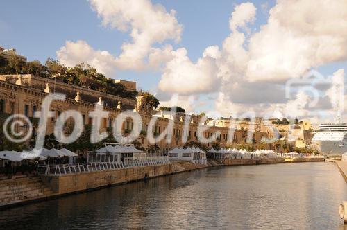 Die historische Häuserzeile an der Waterfront des Hafens von Valletta der Hauptstadt von Malta. The historic architecture of the waterfront in Valletta harbour on Malta Island.
Visit: www.malta.com and www.rolfmeierreisen.ch 