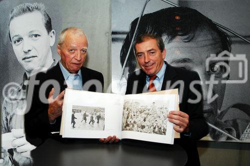 Buchpräsentation und Vernissage im Haus der Stadtgeschichte -  JOHANN BARTH - JOBA: Mensch.Bilder - Salzburg 1950-1975
Barth mit Bgm Heinz Schaden
Foto: Manfred Siebinger