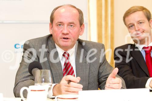 (c) fotodienst / Anna Rauchenberger - Wien, am 28.10.2010 - Wie eine Untersuchung der Creditreform Wirtschaftsforschung ergeben hat, schätzt der österreichische Mittelstand die momentane Geschäftslage nach der Krise deutlich besser ein als im vergangegen Herbst. Insbesondere war das verbesserte Geschäftsklima besonders im Bau und im Handel zu bemerken. FOTO: Creditreform-Geschäftsführer Rainer Kubicki