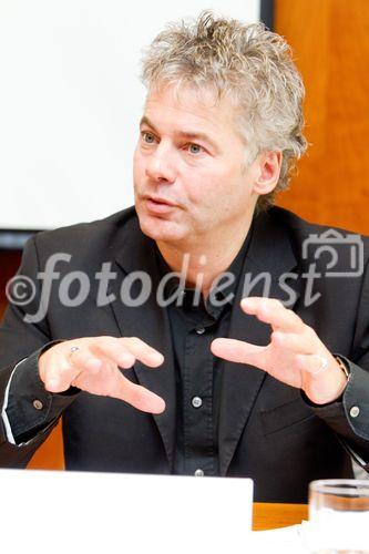 (C)fotodienst/Anna Rauchenberger Wien, 27.10.2010 –  Anlässich der 8. Österreichischen Photovoltaik Tagung fand heute in der Wirtschaftskammer Österreich eine Pressekonferenz statt, wo neue Ansätze der Forschung sowie der Einführung in den Markt präsentiert wurden. FOTO: DI Ingmar Höbarth, Klima- und Energiefonds