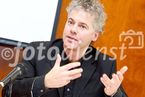 (C)fotodienst/Anna Rauchenberger Wien, 27.10.2010 –  Anlässich der 8. Österreichischen Photovoltaik Tagung fand heute in der Wirtschaftskammer Österreich eine Pressekonferenz statt, wo neue Ansätze der Forschung sowie der Einführung in den Markt präsentiert wurden. FOTO: DI Ingmar Höbarth, Klima- und Energiefonds