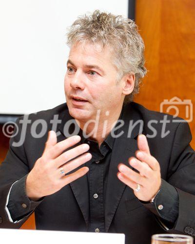 (C)fotodienst/Anna Rauchenberger Wien, 27.10.2010 –  Anlässich der 8. Österreichischen Photovoltaik Tagung fand heute in der Wirtschaftskammer Österreich eine Pressekonferenz statt, wo neue Ansätze der Forschung sowie der Einführung in den Markt präsentiert wurden. FOTO: DI Ingmar Höbarth, Klima- und Energiefonds