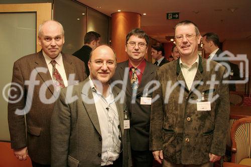 IT im Unternehmen - Kosten oder Wettbewerbsfaktor? Austrian Oracle User Group Jahrestagung. Vertreter der IT-Branche mit DI Peter Anzenberger (Vizepräsident AOUG, Internationale Kontakte, 2.v.l.)