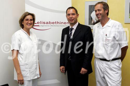 Mitarbeiterinformationsveranstaltung, Elisabethinen Krankenhaus Klagenfurt
vl: DGKS Mag. Beate Czegka (Pflegedirektion) , Mag. Michael Steiner (kaufm. Leiter barmherzige Brüder St. Veit), Dr. Manfred Kuschnig (med. Direktor)