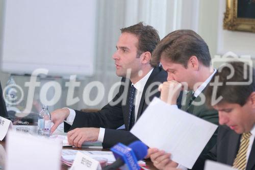 v.l.: Mag. Thomas Mayr (GF Institut für Bildungsforschung der Wirtschaft), Mag. Christoph Neumayer (Industriellenvereinigung), Mag. Markus Beyrer (Generalsekretär der Industriellenvereinigung)