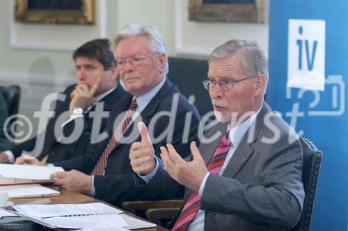 v.l.: Mag. Markus Beyrer (Generalsekretär der Industriellenvereinigung), Ing. Richard Trenkwalder (Vorstandsvorsitzender Trenkwalder Personaldienste AG), o. Univ. Prof. Dr. Dudo von Eckardstein (Vorstand Abteilung für Personlamanagement, WU Wien)