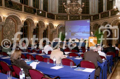 Symposium zum Thema Chancen und Risiken der Hedge Funds am asiatischen Markt im Palais Ferstel