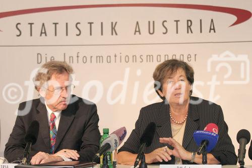 Österreichische Verkehrsbilanz 2005, v.l.: Univ.-Prof. Dr. Peter Hackl (Fachstatistischer Generaldirektor, Statistik Austria), Liese Prokop (BM f. Inneres)