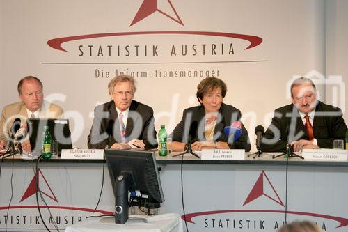 v.l.: Dr. Othmar Thann (Direktor Kuratorium f. Verkehrssicherheit), Univ.-Prof. Dr. Peter Hackl (Fachstatistischer Generaldirektor, Statistik Austria), Liese Prokop (BM f. Inneres), Hubert Gorbach (Vizekanzler und BM VIT)