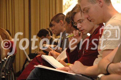 Hochrangige internationale Forscherinnen und Forscher diskutieren auf der Hypertext Konferenz in Salzburg über Bedeutung, Zukunft und informationstechnologische Herausforderungen unserer Wissensgesellschaft. Grundgedanke der Konferenz ist, Lehrende, Forschende und Praktiker aus verschiedenen Disziplinen, ein Forum zu bieten zur Entwicklung von Methoden und Werkzeugen für Wissensarbeiter.