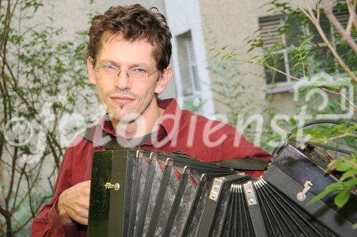  Musikalische Untermalung trug zur gelungenen Eršffung des neunerHAUSes bei. Das neunerHAUS bietet Menschen in akuter Wohnungslosigkeit Unterschlupf.