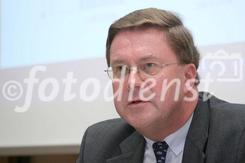 Immofinanz Immobilien Anlagen AG: MMag. Dr. Karl Petrikovics (Vorsitzender des Vorstandes)