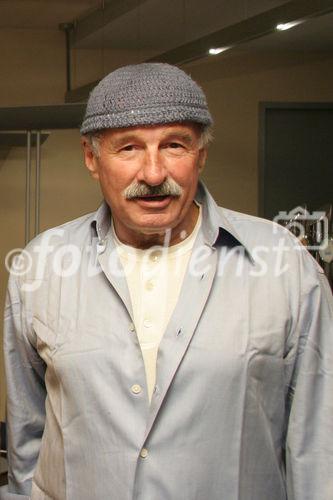 Joe Zawinul stellt das neue Konzept für den Jazzclub 