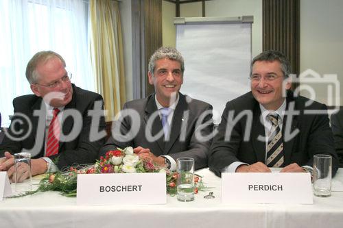 VBI AG Bilanz 2005. v.l: Dipl. Vw.R. Weingartner, Ressort Corporate Banking, Dr. F. Boschert, Vorstandsvorsitzender d. VBI (Ressort Retail Banking), Mag. Wolfgang Perdich, Vorstandsdir.Österr.VB AG