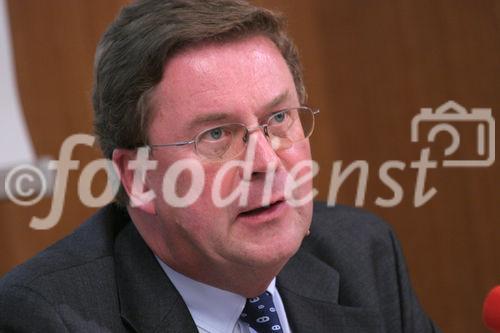 Immoeast Vorstandsvorsitzender Dr. Karl Petrikovics präsentierte heute die bisherigen Erfolge des Geschäftsjahres 2005/06