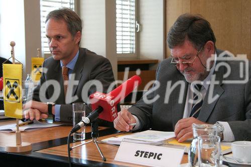 Mag. Martin Grüll, CFO der Raiffeisen International und Dr. Herbert Stepic, Vorstandsvorsitzender der Raiffeisen International präsentierten die positive Halbjahresbilanz