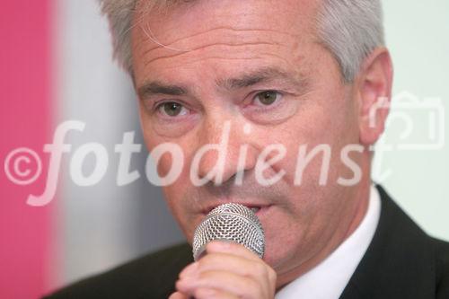 Dr. Georg Pölzl, Vorsitzender der Geschäftsführung T-Mobile Austria, spricht über den Kauf von tele.ring