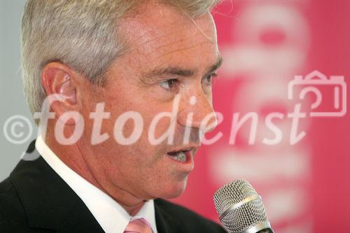 Dr. Georg Pölzl, Vorsitzender der Geschäftsführung T-Mobile Austria, spricht über den Kauf von tele.ring