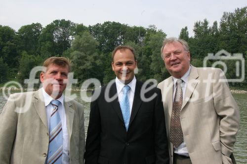 Johann Reitbauer (Bürgermeister von Wallsee), DI Wolfram Mosser-Brandner (Fachverbandsobmann Schifffahrt), Mag. Helmut Kukacka (Staatssekretär vom BM für Verkehr, Innovation und Technologie)