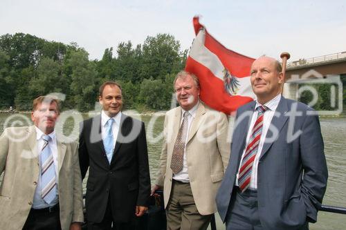 Johann Reitbauer (Bürgermeister von Wallsee), DI Wolfram Mosser-Brandner (Fachverbandsobmann Schifffahrt), Mag. Helmut Kukacka (Staatssekretär vom BM für Verkehr, Innovation und Technologie)