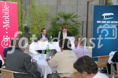 Pressekonferenz: Peter Arnoth (Mitglied der Geschäftsleitung T-Mobile Austria, Sales) und Michael Gredenberg (CEO Inode)