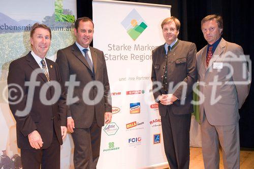 Festveranstaltung GENUSS REGION ÖSTERREICH mit Partnern der „Allianz für starke Regionen“, Birkfeld - Peter Roseggerhalle.
Von Li. n. re.: Peter Koblischek (Direktor Feinkost, Billa AG), Josef Pröll (BM für Land- und Forstwirtschaft, Umwelt Wasserwirtschaft), Gerald Paunger (Verkaufsdirektor für Stmk. u. südl. Bgld., Brau Union Österreich AG), Johann Verhounig (Gebietsproduktleiter, CNH Steyr Österreich)