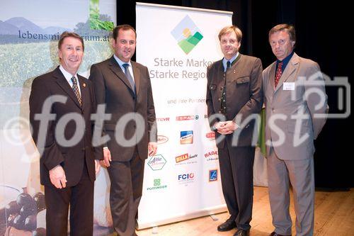 Festveranstaltung GENUSS REGION ÖSTERREICH mit Partnern der „Allianz für starke Regionen“, Birkfeld - Peter Roseggerhalle.
Von Li. n. re.: Peter Koblischek (Direktor Feinkost, Billa AG), Josef Pröll (BM für Land- und Forstwirtschaft, Umwelt Wasserwirtschaft), Gerald Paunger (Verkaufsdirektor für Stmk. u. südl. Bgld., Brau Union Österreich AG), Johann Verhounig (Gebietsproduktleiter, CNH Steyr Österreich)