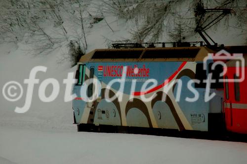 100 Jahre Bernina-Bahn: UNESCO Weltkulturerbe Lokomotive der Rhätischen Bahn. UNESCO world heritage locomotive of the Glacier Express and Rhätische BAhn in Samedan