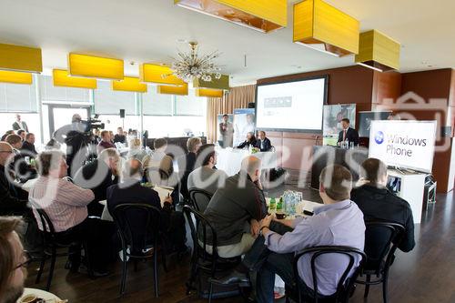 (c) fotodienst / Anna Rauchenberger - Wien, am 11.10.2010 - Microsoft stellt heute weltweit und hier bei einer Pressekonferenz im K47 Keyclub in Wien gemeinsam mit Partnern und Mobilfunkbetreibern die ersten Windows Phone 7 Smartphones vor. Windows Phone 7 macht die Benutzung von Smartphones einfacher und intuitiver. Erhältlich sind die ersten erxklusiven Windows Phone 7 basierten Smartphones ab Ende Oktober von führenden Geräteherstellern.