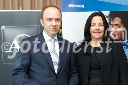 (c) fotodienst / Anna Rauchenberger - Wien, am 11.10.2010 - Microsoft stellt heute weltweit und hier bei einer Pressekonferenz im K47 Keyclub in Wien gemeinsam mit Partnern und Mobilfunkbetreibern die ersten Windows Phone 7 Smartphones vor. Windows Phone 7 macht die Benutzung von Smartphones einfacher und intuitiver. Erhältlich sind die ersten erxklusiven Windows Phone 7 basierten Smartphones ab Ende Oktober von führenden Geräteherstellern. FOTO v.l.:  Alexander Sperl, Vorstandsdirektor A1 Telekom Austria, Petra Jenner, Geschäftsführerin Microsoft Österreich