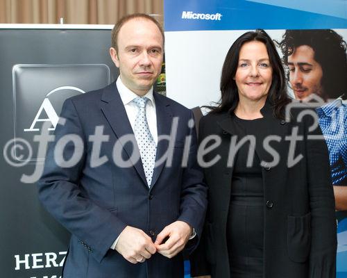 (c) fotodienst / Anna Rauchenberger - Wien, am 11.10.2010 - Microsoft stellt heute weltweit und hier bei einer Pressekonferenz im K47 Keyclub in Wien gemeinsam mit Partnern und Mobilfunkbetreibern die ersten Windows Phone 7 Smartphones vor. Windows Phone 7 macht die Benutzung von Smartphones einfacher und intuitiver. Erhältlich sind die ersten erxklusiven Windows Phone 7 basierten Smartphones ab Ende Oktober von führenden Geräteherstellern. FOTO v.l.:  Alexander Sperl, Vorstandsdirektor A1 Telekom Austria, Petra Jenner, Geschäftsführerin Microsoft Österreich