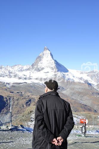 Herrliche Aussicht auf das Matterhorn Alpenpanorama vom Gornergrad. Breathtaking panoramic view of the Matterhorn and the Swiss Alps from Gornergrad (3100 MüM)