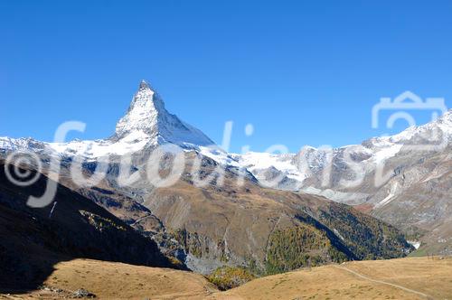 Herrliche Aussicht auf das Matterhorn Alpenpanorama vom Gornergrad. Breathtaking panoramic view of the Matterhorn and the Swiss Alps from Gornergrad (3100 MüM)