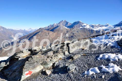 Der Klimawandel lässt die Gletscher schmelzen. The global clima change is responsable for melting glaciers.