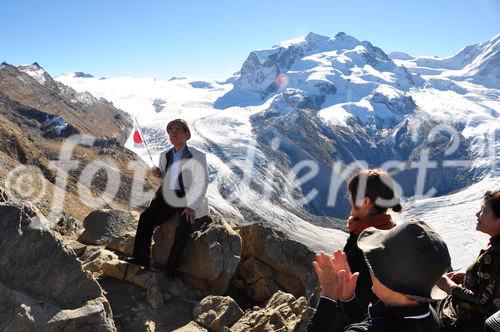 Immer mehr japanische und auch chinesische Touristen erobern die Schweizer Alpen. More and more japanese and also chinese tourists are visiting the Swiss alps.