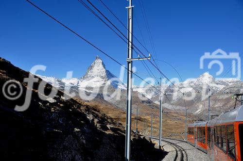 Die Gornergradbahn führt von Zermatt bis auf 3100 Meter hoch und bietet einen fantastischen Blick aufs Matterhorn. The Gornergrad railyway is driving the hikers and bikers from Zermatt up to 3100 meters with a spectacular view to the Matterhorn