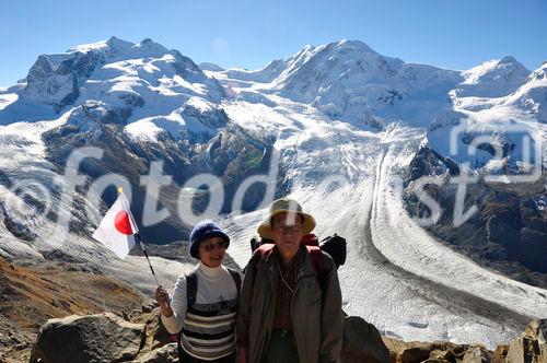 Immer mehr japanische und auch chinesische Touristen erobern die Schweizer Alpen. More and more japanese and also chinese tourists are visiting the Swiss alps.