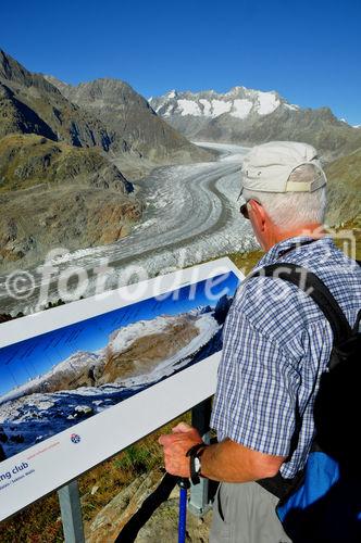 Von der Moosfluh (auf 2333 MüM) oberhalb der Riederalp haben Wanderer und Biker einen herrlichen Blick auf den längsten Gletscher der Schweizer Alpen. From Moosfluh above Riederalp trekkers and bikers have a wonderfull view to the longest melting glacier in the Swiss Alps