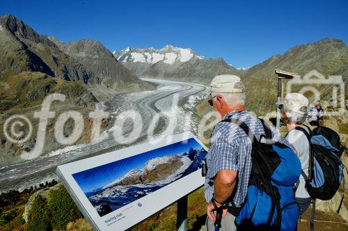 Der Aletschgletscher ist mit 23 Kilometern der längste Glacier der Schweizer Alpen. Am Konkordiaplatz ist er ein Kilometer dick. Sein Gewicht wird auf 27 Milliarden Tonnen geschätzt. Das entspricht 72 Millionen Jumbo Jets. The Aletschglacier is 23 kilometers long and around 27 billions of tons heavy. That would be the weight of 27 millions of jumbo jets.