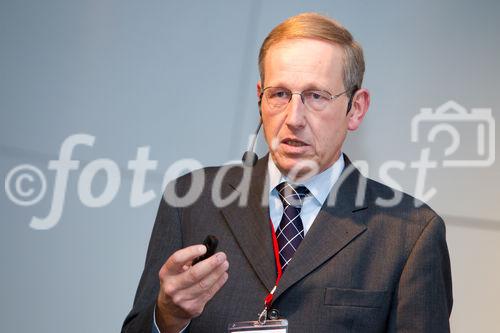 (c) fotodienst / Anna Rauchenberger - Wien, am 07.10.2010 - Heute wurde der Staatspreis Unternehmensqualitaet 2010 vom Wirtschaftsministerium in Kooperation mit der Quality Austria Trainings-, Zertifizierungs- und Begutachtungs GmbH im Julius Raab Saal der Wirtschaftskammer in Wien verliehen. FOTO: Dr. Andreas Wendt, BMW Group AG, Leiter Werk Regensburg, bei seiner Keynote Speech