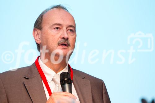 (c) fotodienst / Anna Rauchenberger - Wien, am 07.10.2010 - Heute wurde der Staatspreis Unternehmensqualitaet 2010 vom Wirtschaftsministerium in Kooperation mit der Quality Austria Trainings-, Zertifizierungs- und Begutachtungs GmbH im Julius Raab Saal der Wirtschaftskammer in Wien verliehen. FOTO: Dr. Wilhelm Marhold, Generaldirektor Wiener Krankenanstaltenverbund, Mitglied der Jury