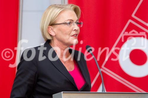 (c) fotodienst / Anna Rauchenberger - Wien, am 07.10.2010 - Heute wurde der Staatspreis Unternehmensqualitaet 2010 vom Wirtschaftsministerium in Kooperation mit der Quality Austria Trainings-, Zertifizierungs- und Begutachtungs GmbH im Julius Raab Saal der Wirtschaftskammer in Wien verliehen. FOTO: Mag. Anna Maria Hochhauser, Generalsekretärinder WKO